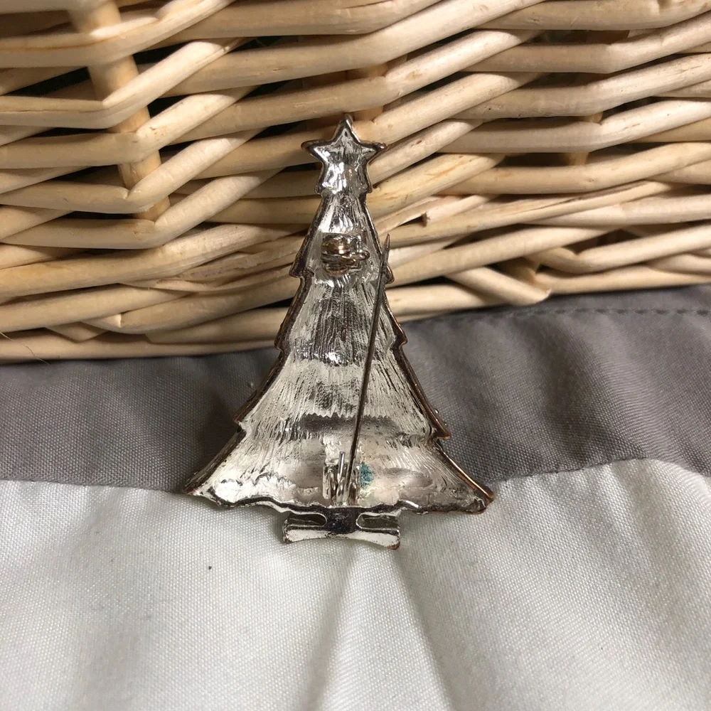 Brand New-Christmas Tree Pin
